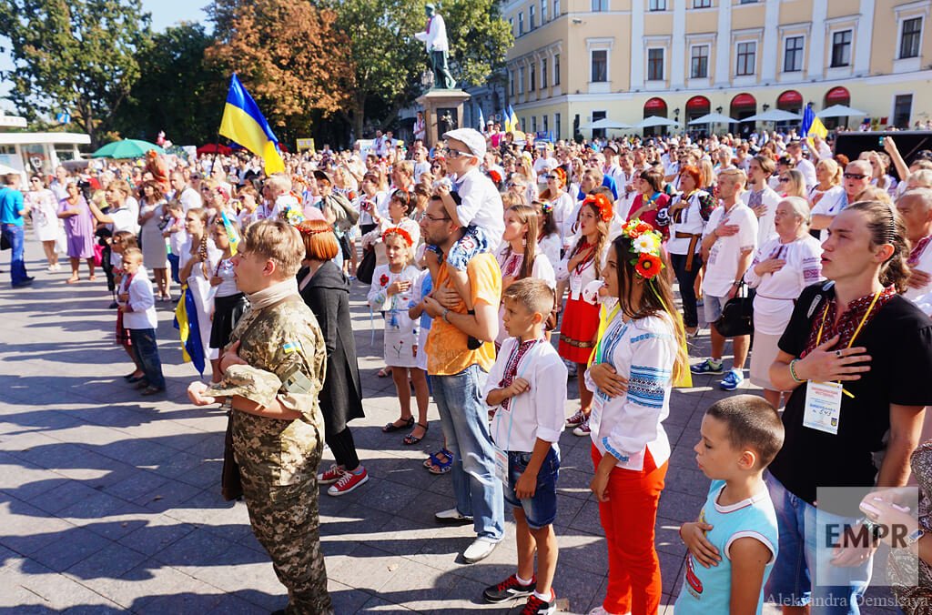 To mark the new record and the Independence Day of Ukraine, participants sang the national anthem