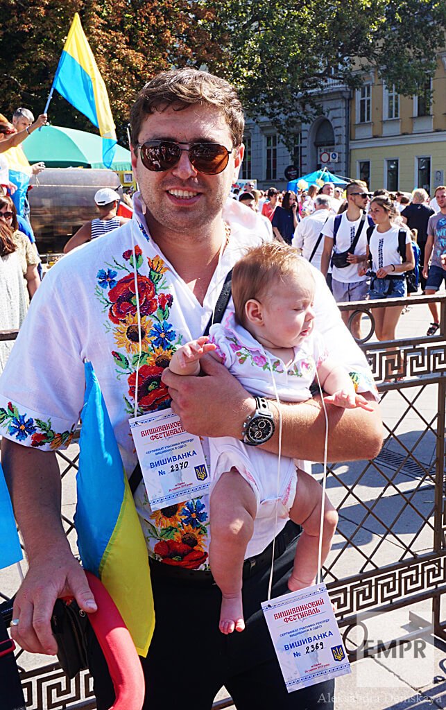 empr.media-ukraine-odesa-Vyshyvanka_chain-2015-10