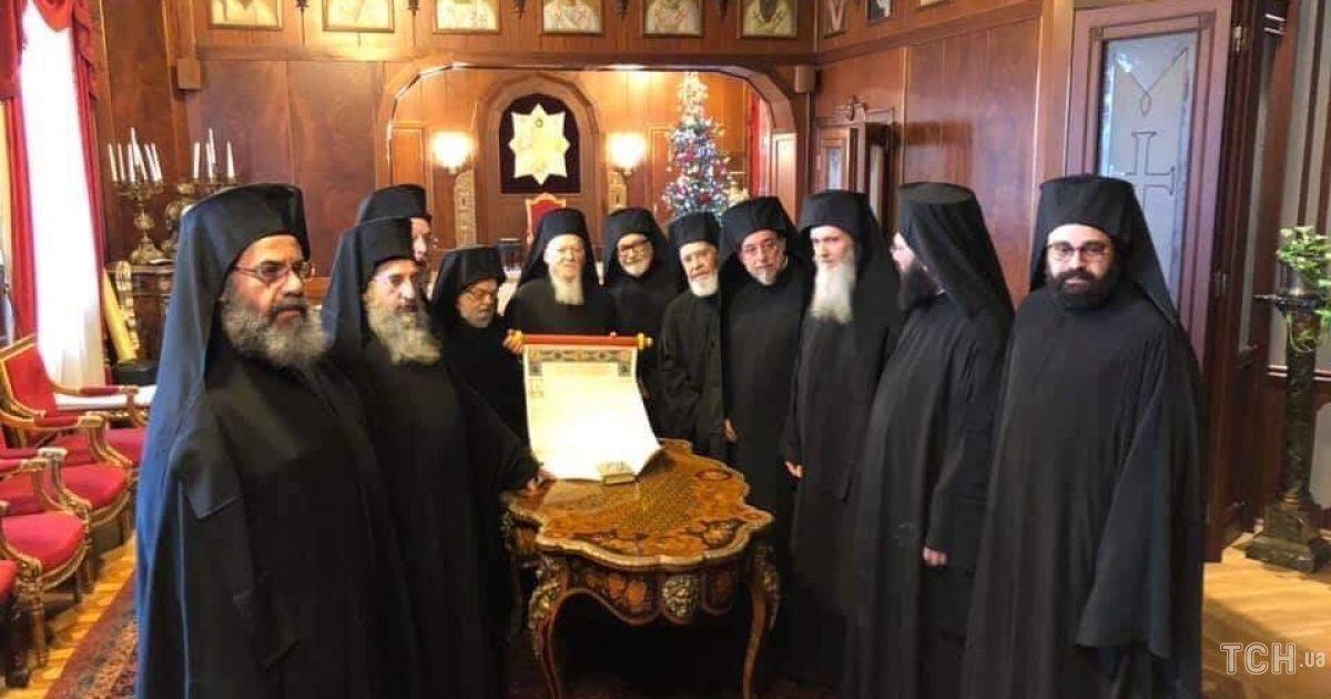 Ecumenical Patriarchate members signing the Tomos for the Orthodox Church of Ukraine