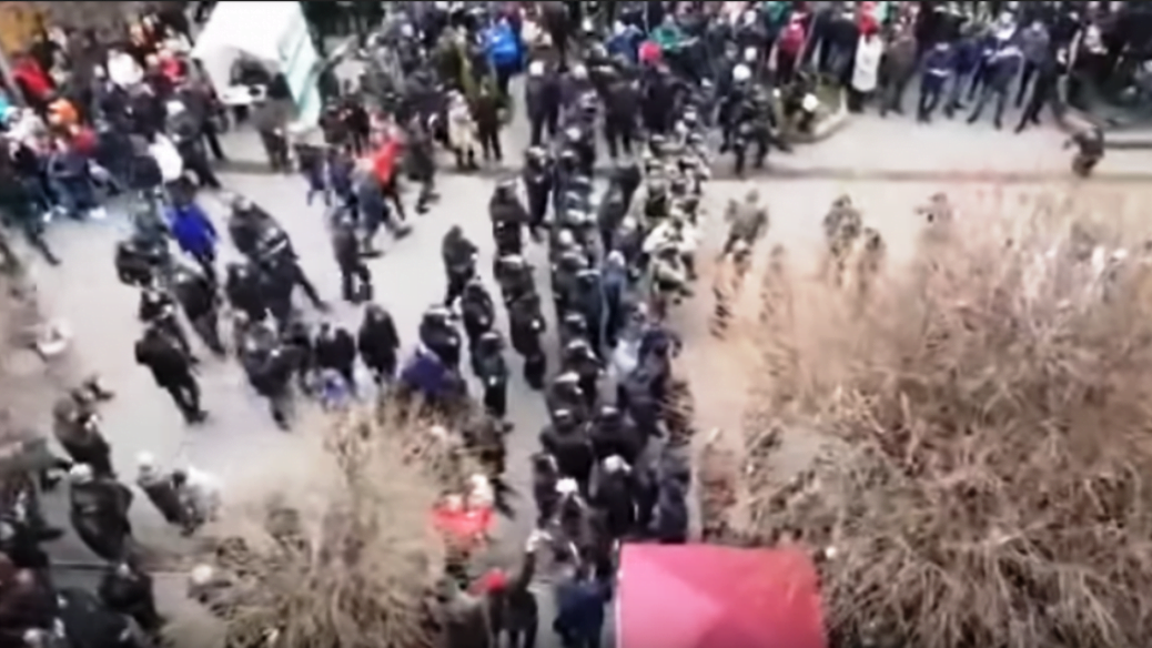 Clashes at Poroshenko supporting rally
