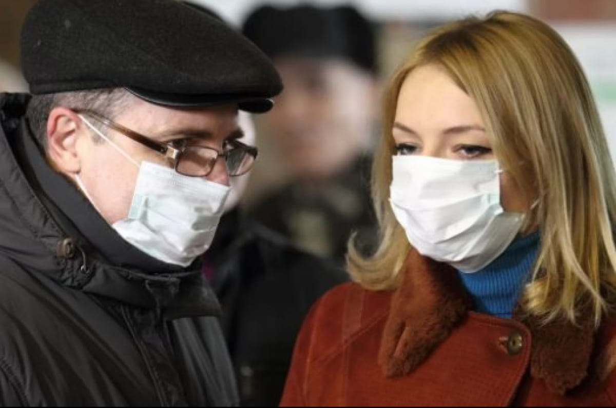Ukrainian healthcare workers treating COVID-19 patients in hospitals while tracking infection rates and pandemic progression nationwide