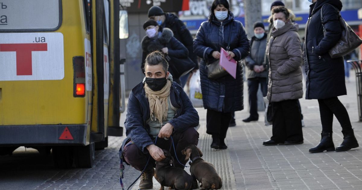 Medical workers in Ukraine treating COVID-19 patients as hospitals monitor rising cases and pandemic pressure across regions