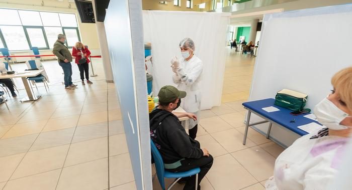 37% of adults have been fully vaccinated against COVID-19 in Ukraine
