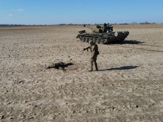 Russian soldier gives a tank to Ukraine’s Army for money reward