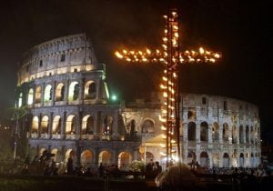 “Torture by reconciliation.” Emigrants from Ukraine and Russia carried together the Holy Cross in Vatican