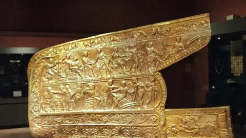 Scythian gold artifacts from the Melitopol Local History Museum stolen by Russian occupiers, including gold ornaments, plates and ancient items.