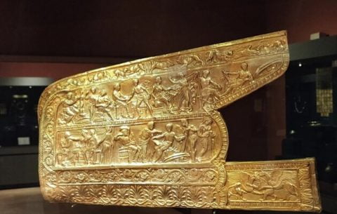 Scythian gold artifacts from the Melitopol Local History Museum stolen by Russian occupiers, including gold ornaments, plates and ancient items.