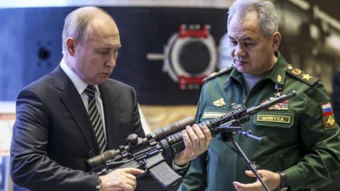 Ukrainian military leaders and strategists debating battlefield tactics in interview — emphasising mistake analysis and adaptation for victory.