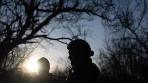 Ukrainian soldiers advancing on frontline positions amid heavy combat in the Russia‑Ukraine war as of February 2, 2023