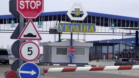 Senior Ukrainian customs officials leaving office after the Cabinet of Ministers dismisses the State Customs Service leadership amid government reforms