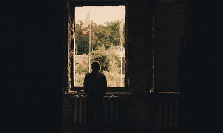 Kelsie Kimberlin releases her "Another chance to live again" music video on the human cost of Ukraine's War