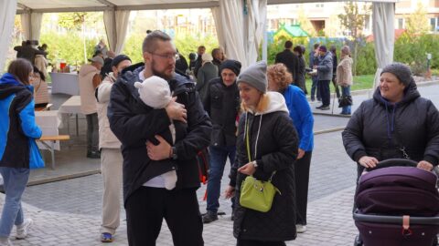 American philanthropists handing keys to Ukrainian war victims in newly acquired 135‑unit apartment complex in Sofiyivska Borshchahivka, Kyiv region. :contentReference[oaicite:2]{index=2}