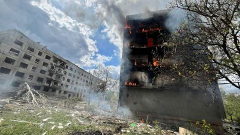 Ukraine under fire April 16 map & frontline smoke: regional Russian shelling hits homes, infrastructure and civilians across Zaporizhzhia, Donetsk, Kharkiv, Kherson.:contentReference[oaicite:1]{index=1}