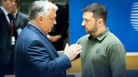 Viktor Orban speaking beside Volodymyr Zelensky at a press event in Kyiv, urging consideration of a ceasefire to accelerate Ukraine‑Russia negotiations amid ongoing war tensions.