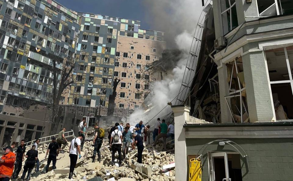 Why did russians carry out attack on Okhmatdyt not at night, but in the daylight?