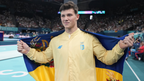 Ukrainian gymnast Illia Kovtun emotional after winning Olympic silver medal in Paris 2024 parallel bars final celebration moment