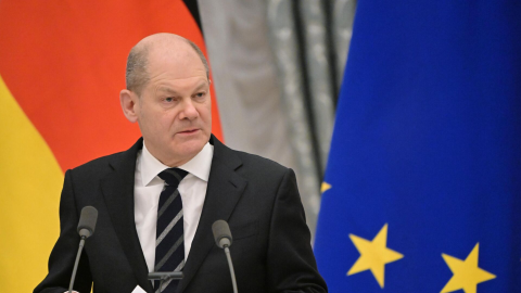 German Chancellor Olaf Scholz speaking at a press event calling for accelerated peace efforts and renewed talks to end the Russia‑Ukraine war. :contentReference[oaicite:2]{index=2}