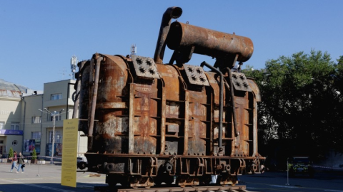 Destroyed thermal power plant transformer from Russian shelling displayed publicly in Kyiv as a stark reminder of war damage and resilience in Ukraine.