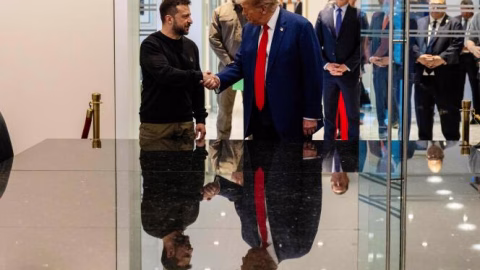 Ukrainian President Volodymyr Zelensky and U.S. President Donald Trump shaking hands during high‑level bilateral meeting on Ukraine peace and security cooperation.