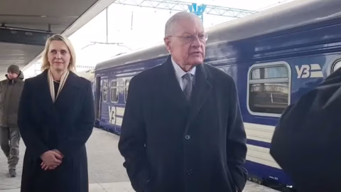 Keith Kellogg, the US Special Representative, being welcomed in Kyiv as he arrives to discuss Ukraine‑US security cooperation and war diplomacy
