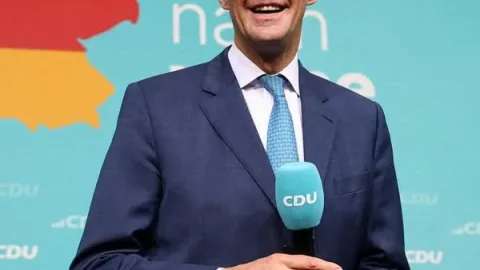 German Chancellor Friedrich Merz delivers a defense and Ukraine policy address outlining strategic vision for Berlin’s military role and Kyiv support.