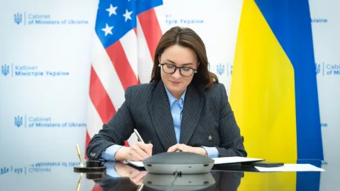 Mining site in Ukraine with heavy equipment at work highlighting the country’s rich mineral deposits as a U.S. minerals deal nears ratification and global stakes rise.
