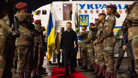 Ukrainian President Zelenskyy departing South Africa early after a major Russian strike on Kyiv kills and injures civilians, returning to Ukraine. :contentReference[oaicite:1]{index=1}