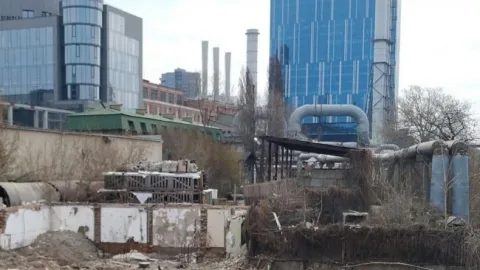 Historic Kiev building facade rising above rubble and construction debris, symbolizing lost architectural heritage and demolition without missiles.