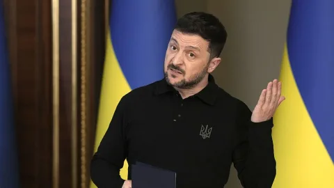 Ukrainian President Zelensky addressing a press briefing on safety risks for foreign visitors traveling to Russia’s May 9 Victory Day events. :contentReference[oaicite:2]{index=2}