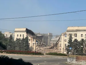 Russia launched a massive attack on Kherson, a bomb destroyed part of the regional administration building