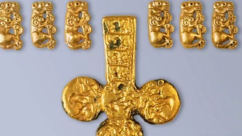 2,500-year-old golden panthers found in Poltava region