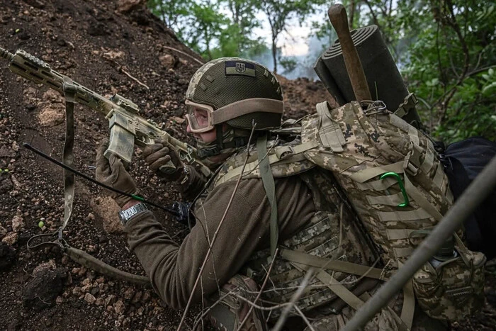 An Epic of Endurance: How Ukrainian Infantrymen Are Holding the Line Behind Russian Lines