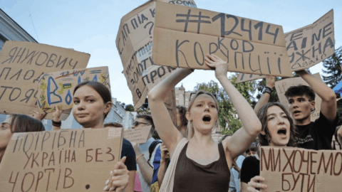 EU warns Ukraine