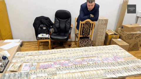 The head of education in Yavoriv, who was detained for taking an 800,000 UAH bribe, has returned to work