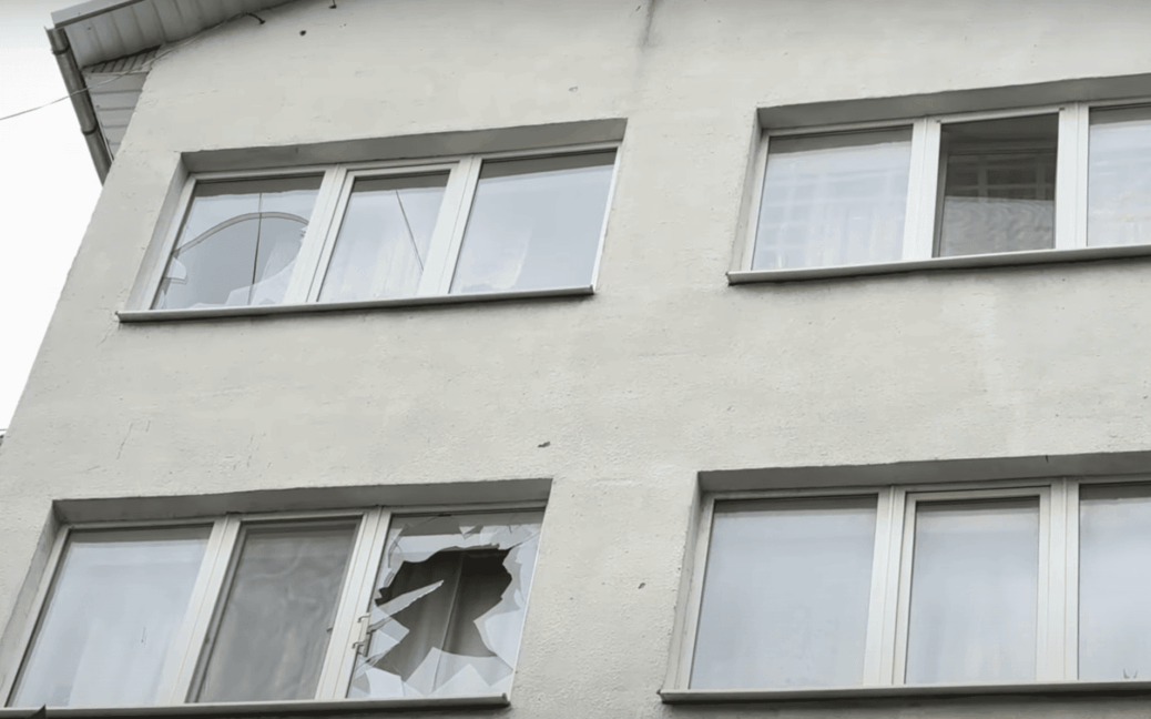 Russian Drone and Artillery Attacks on Kherson Result in Civilian Casualties