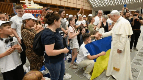 The Pope visited Ukrainian children at the Vatican – photos