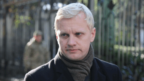 Law enforcement agents at the Kyiv home of anti‑corruption leader Vitaliy Shabunin amid controversial searches and ongoing political repression debate in Ukraine. :contentReference[oaicite:2]{index=2}