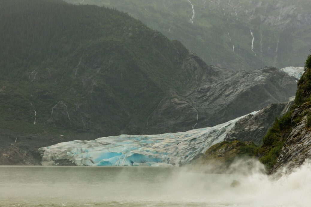 Alaska Plans Anti-Putin Protest Ahead of Trump – Putin Meeting. The Nature Supports By Glacial Flood Threat