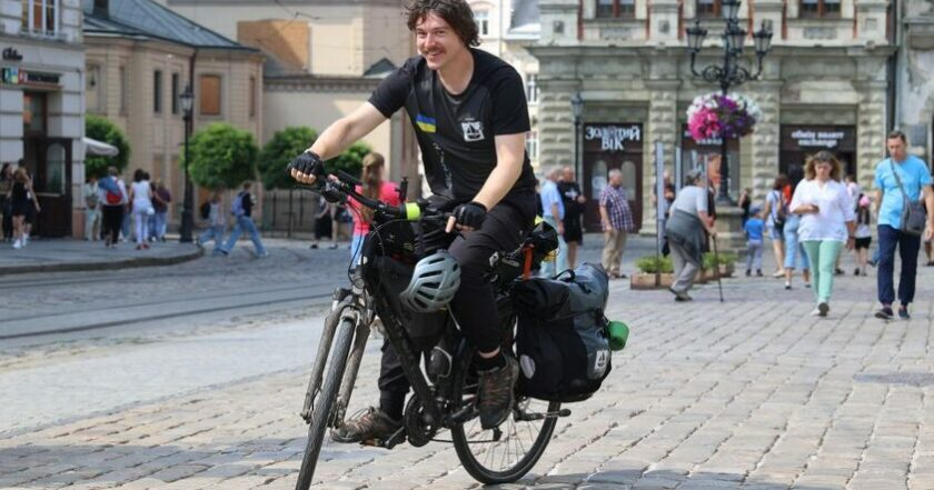 Dutch Traveler Cycles 1,600 km to Support Ukrainian Children