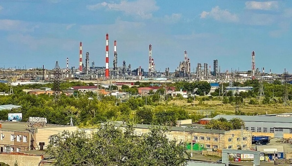 Russian Oil Refinery in Orenburg Region Hit by Drone Strikes