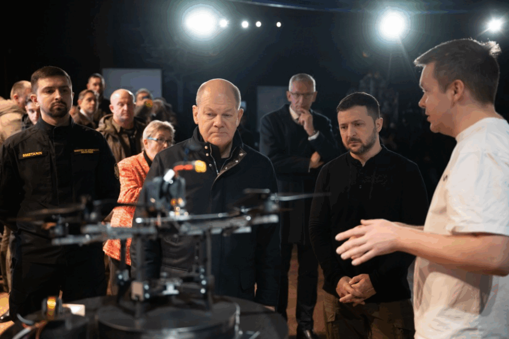 Disbanded Drone Unit Scandal Raises Questions About Zelenskyy’s Control and Yermak’s Influence