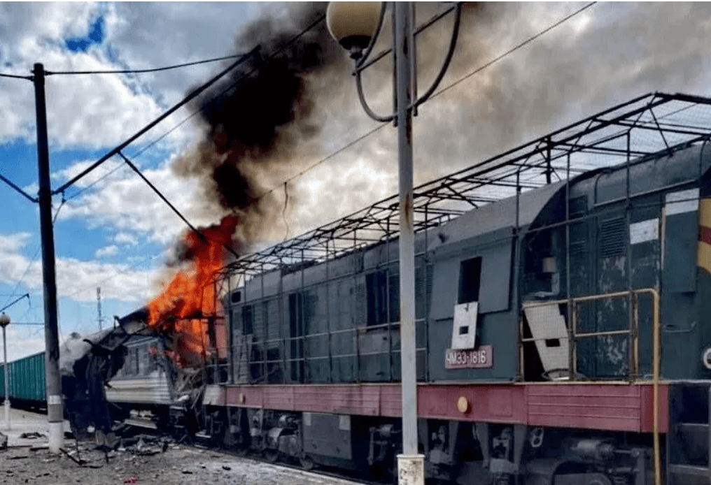 Russia Strikes Train and Station in Shostka En Route to Kyiv, Mass Casualties Reported