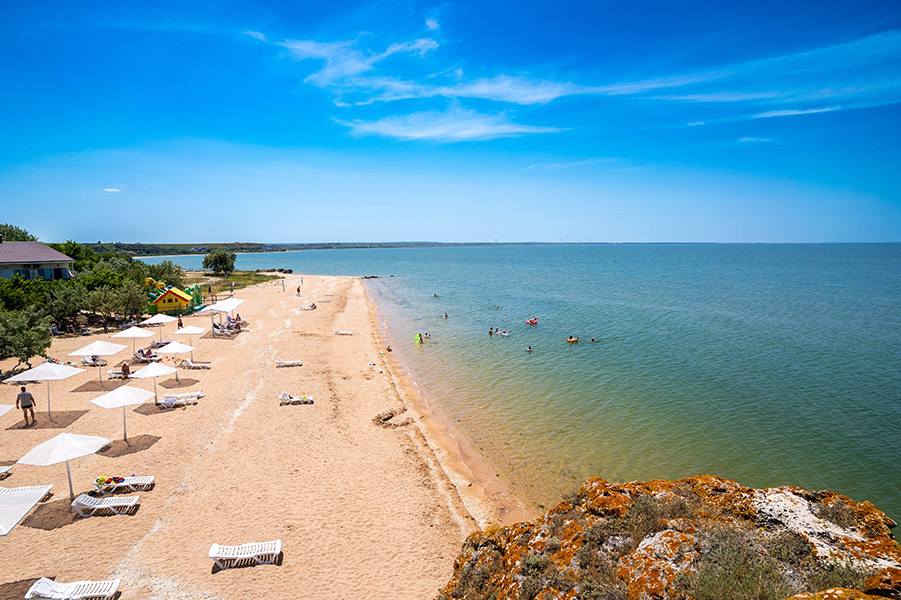 Photo showing the Azov Sea region under Russian control, illustrating Moscow’s exploitation of resources and strategic domination. This image accompanies EMPR.media’s analysis of Putin’s territorial gains in Ukraine.