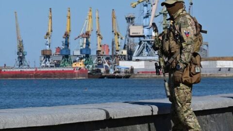 Putin Azov Sea control, Russia gains 2022 invasion, Ukrainian territories occupied, Azov Sea exploitation, Russian winter trawl expedition