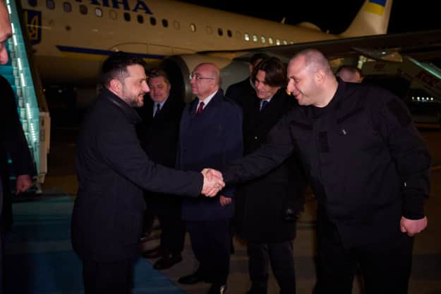 Zelenskyy Arrives in Turkey with Yermak as Part of Delegation