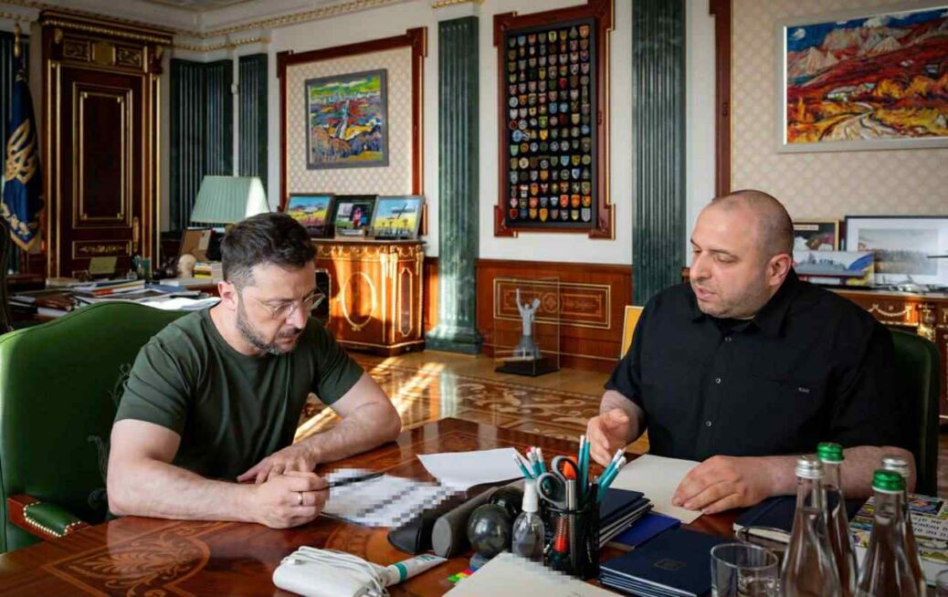 Zelenskyy Intensifies Diplomacy: Umerov Leads Delegation to U.S. for Peace-Plan Talks