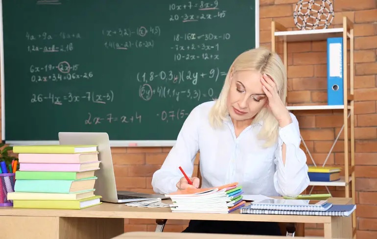 No Money for Teachers: Government Delays Promised Salary Increase Until Autumn