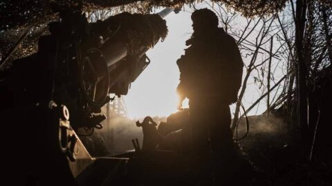 Ukrainian defenders in frontline combat amid Russian assaults and peace talks as war developments unfold on December 28, 2025.