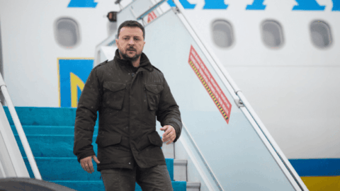 President Zelenskyy and First Lady Zelenska step off plane at Dublin Airport December 2025, greeted by Irish prime minister