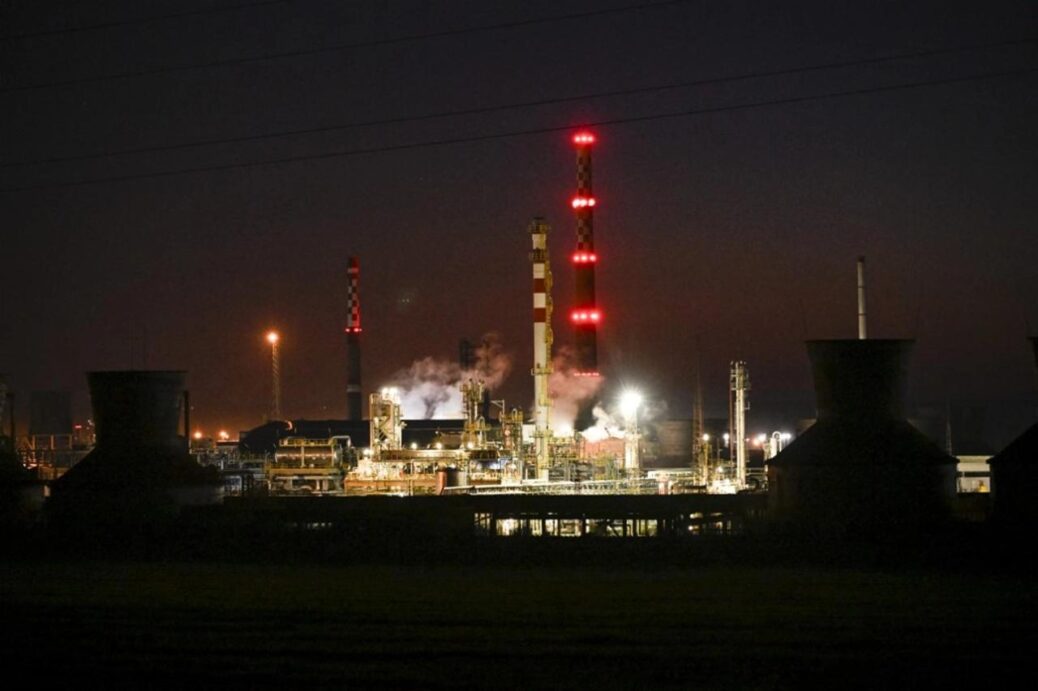 Ukrainian Drones Completely Halt Major Russian Oil Refinery